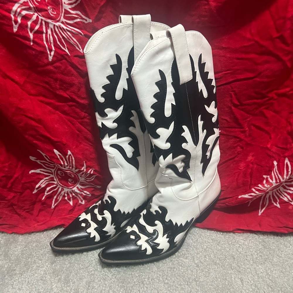 Stylish Black and White Women's Cowboy Boots